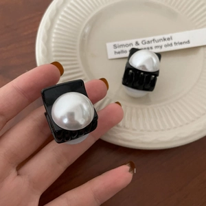 French vintage small pearl hair claw clip for women in elegant black and white design