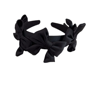 Serre-tête élégant en satin noir avec cinq nœuds 3D pour accessoires de cheveux de style
