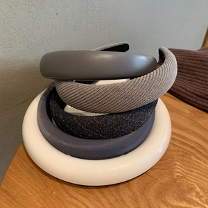 Dark gray padded leather headband set with sponge volume for elegant high cranial top look