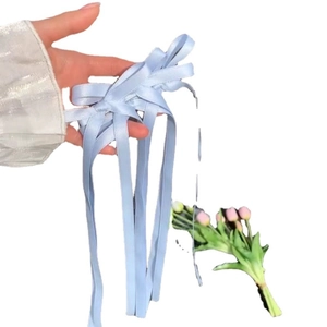 Barrette à cheveux nœud en satin bleu clair avec de longs rubans pour femmes douces