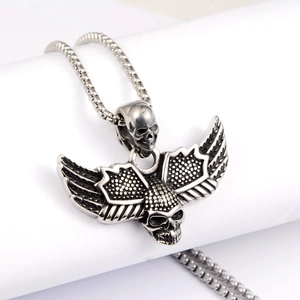 Collier avec pendentif crâne et ailes de style punk en acier inoxydable argenté pour tous