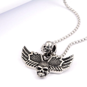 Collier avec pendentif crâne et ailes en acier inoxydable vintage et chaîne box