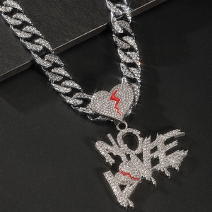Hip-hop Cubaanse ketting met NO LOVE hanger en rood hart detail met diamantjes