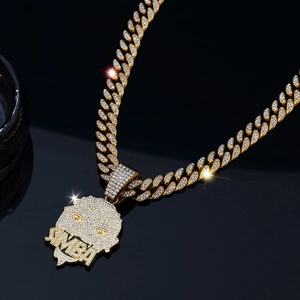 Chaîne cubaine dorée avec pendentif tête Simba serti de cristaux pour hommes hip hop