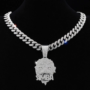 Chaîne cubaine argentée hip hop avec pendentif lion SIMBA serti de diamants brillants