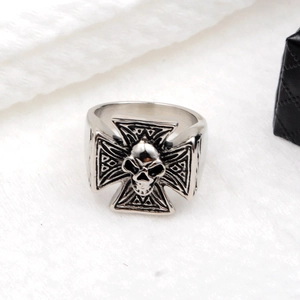 Anello gotico con teschio e croce in argento vintage stile hip hop per motociclisti