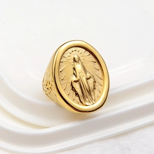 Bague Chevalière en Relief Vierge Marie Acier Inoxydable Plaqué Or Religieux Médaillon Ovale pour Femmes Hommes Hip Hop