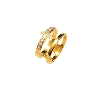 Bague double couche dorée avec pendentif croix et incrustation de pierres blanches