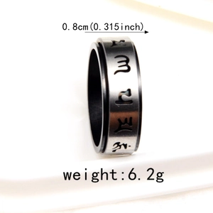 Vue détaillée d'une bague tournante hip-hop de 8mm avec gravures pesant 6,2g