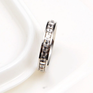 Anello hip-hop argento con zirconi cubici a taglio quadrato a giro completo