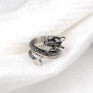 Hip hop vintage silver dragon ring with intricate scale texture and wrap-around design