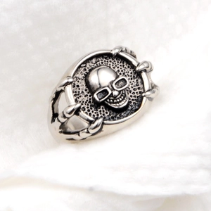 Vintage punk silver dragon claw ring with skull wearing sunglasses in a hiphop style