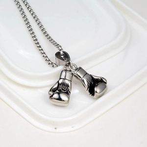 Collier avec pendentif double gant de boxe en acier poli et chaîne vénitienne pour couple