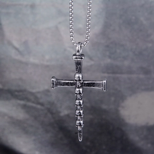 Collier Pendentif Croix de Crâne en Acier Titane Vintage Gothique Punk Bijoux en Argent Rétro pour Unisexe Fête Quotidien