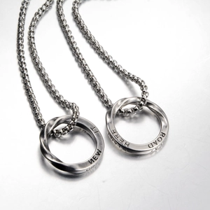 Collana con ciondolo ad anello di Mobius in acciaio inossidabile argento con incisioni