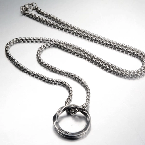 Collana da uomo con pendente ad anello Mobius retrò in acciaio al titanio e catena argento