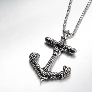 Collana con ancora gotica vintage con dettagli a teschio e croce in argento acciaio al titanio