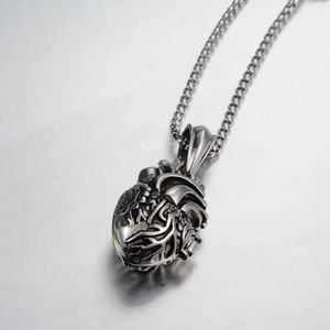 Vintage Punk Halskette mit anatomischem Herzanhänger aus Edelstahl in Silber für Herren