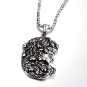 Collier avec pendentif Méduse style hip-hop en acier inoxydable argenté et chaîne perlée