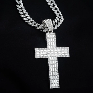 Collier Pendentif Croix Hip Hop Iced Out Or Argent Alliage de Zinc Électroplaqué Strass Chaîne Gourmette Bijoux Unisexe
