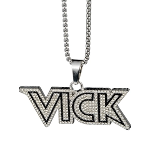 Collana con ciondolo a lettere VICK con pietre scintillanti su catena argentata