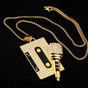 Collier pendentif microphone et cassette or hip hop avec cristaux brillants et chaîne