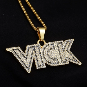 Collana con ciondolo a lettere VICK personalizzate con strass su catena dorata