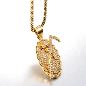 Collana hip hop dorata con ciondolo a forma di mietitore e strass lucidi per uomo e donna