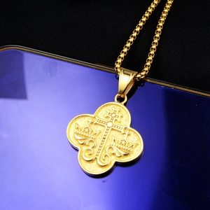 Collier à pendentif croix religieuse dorée avec gaufrage et chaîne maille vénitienne