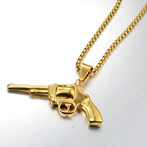 Collar con colgante de pistola revólver de acero de titanio dorado estilo hip hop