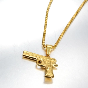 Collar hip-hop de acero inoxidable dorado con colgante de revólver y calavera