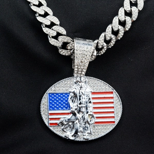Collier hip-hop glacé avec pendentif cowboy drapeau américain sur une grosse chaîne cubaine