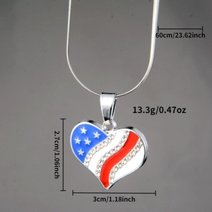 Dettaglio del ciondolo a cuore con indicazione catena da 60cm e dimensioni 3cm