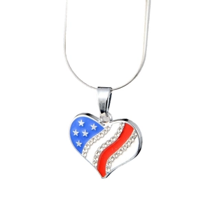 Collana con ciondolo a cuore bandiera americana con strass e catenina snake in argento