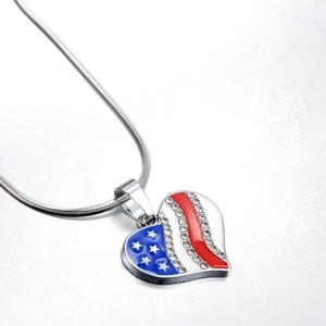 Collana con pendente a cuore bandiera americana con strass e catena a serpente argento