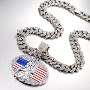 Collier hip-hop drapeau américain avec chaîne cubaine argentée et cristaux brillants