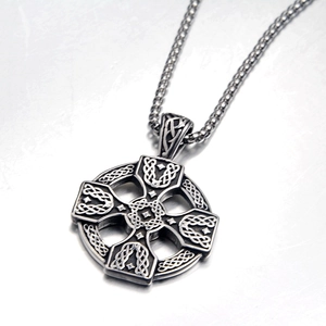Collier Pendentif Croix Celtique en Acier Inoxydable Vintage pour Hommes Femmes Hip Hop Nœud Celtique Bijoux Religieux