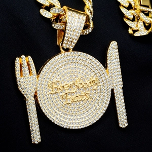 Collier hip hop doré avec pendentif assiette Everybody Eats et chaîne cubaine givrée