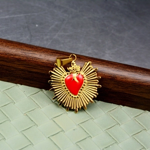Ciondolo a cuore vintage in oro con centro rosso e raggi solari per collana hip-hop