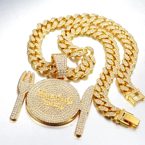 Collier chaîne cubaine dorée style hip hop avec pendentif assiette et couverts glacés