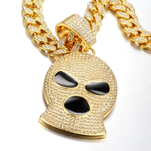 Collar hip hop con colgante de pasamontañas balaclava y cristales en cadena dorada