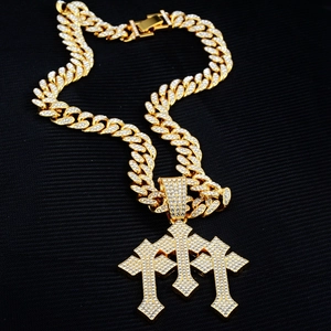 Collar hip hop cadena cubana dorada con colgante de triple cruz con cristales incrustados
