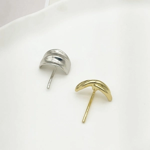 Minimalist curved metal hair hook set in gold and silver finish for ponytail styles