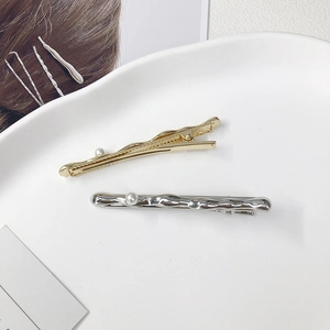 Elegant Wavy Metal Artificial Pearl Duckbill Hair Clip For Women Gold Silver Alloy Barrette Minimalist Side Hair Styling Accessory