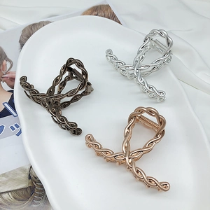 Vintage Metal Hair Claw Clip For Women High End Alloy Twisted Woven Shark Clip Large Hair Catch Accessory For Daily Styling
