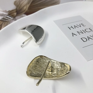 Minimalist geometric metal hair clips in gold and silver finish for women hair styling