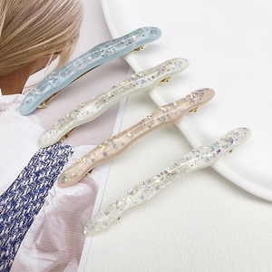 Set di quattro fermagli per capelli a onda in resina perlata con glitter cangianti