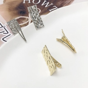 Barrettes à cheveux minimalistes en or et argent avec texture géométrique pour femmes