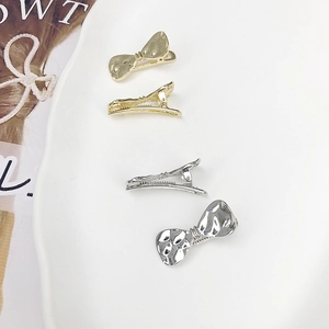 Haarklammern mit Schleife aus Metall mit Hammerschlag-Optik in Gold und Silber