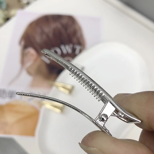 Fermaglio per capelli triangolare in metallo argento con denti a coccodrillo per lo styling